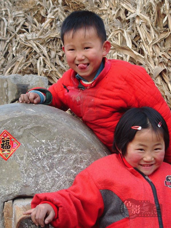 3 滕阳肖玉 摄影  《靠山村的孩子》.jpg